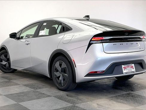 New 2026 Toyota Prius SE image 2