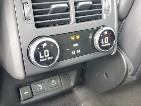New 2026 Land Rover Discovery Limited Edition AWD/4WD image 30