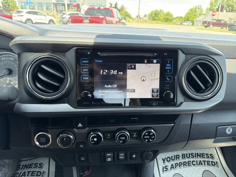 Used 2018 Toyota Tacoma TRD Sport AWD/4WD image 24