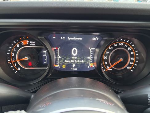 New 2025 Jeep Wrangler Unlimited Sahara w/ Technology Group AWD/4WD image 13