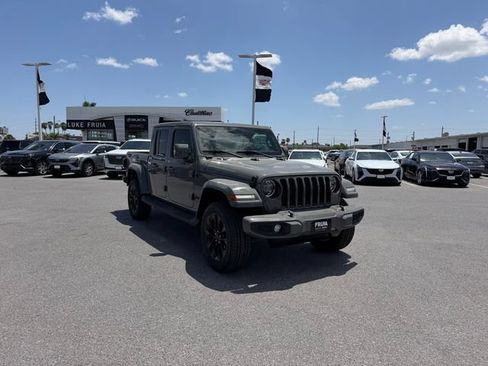 Used 2022 Jeep Gladiator Overland AWD/4WD image 3