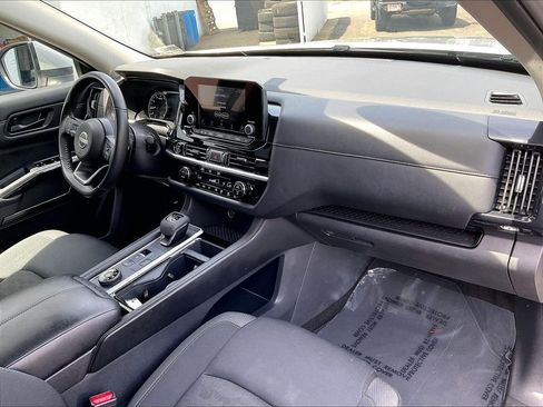 Used 2024 Nissan Pathfinder SV AWD/4WD image 14