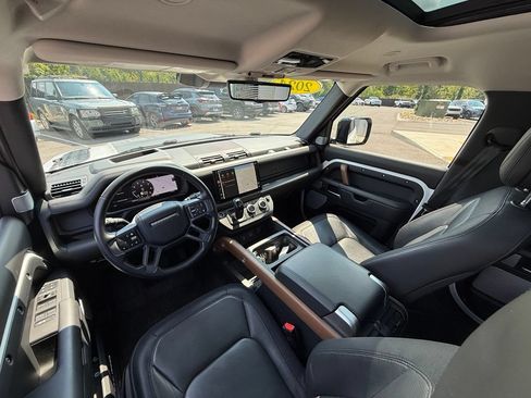 Used 2024 Land Rover Defender 130 X-Dynamic SE AWD/4WD image 29