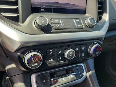Used 2023 GMC Acadia SLT FWD image 27