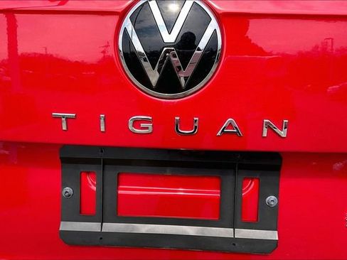 Used 2024 Volkswagen Tiguan SE R-Line image 23