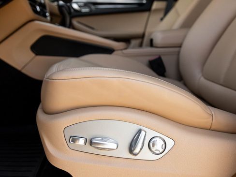 Certified 2026 Porsche Macan AWD/4WD image 21