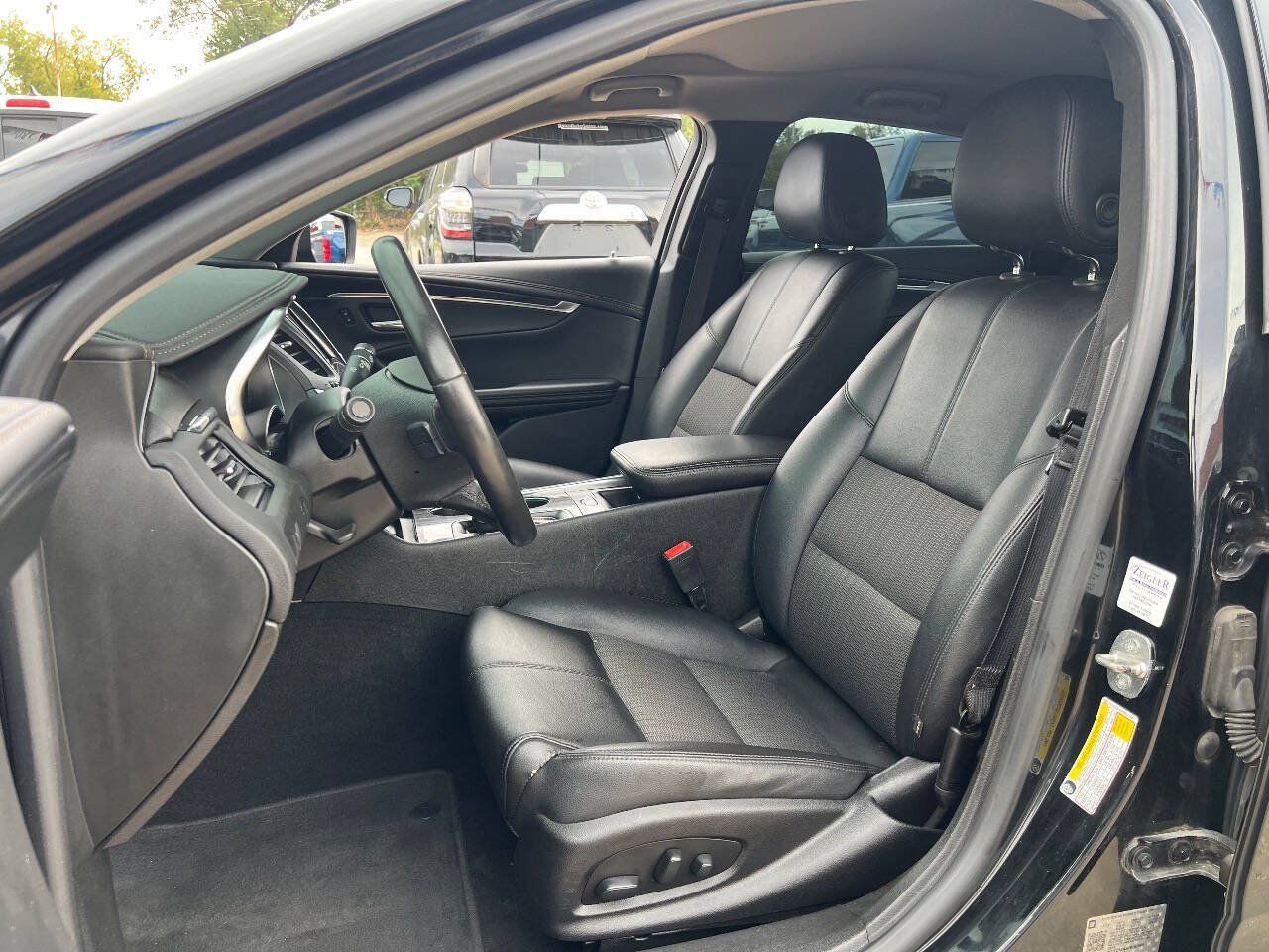 Used 2019 Chevrolet Impala LT FWD image 10
