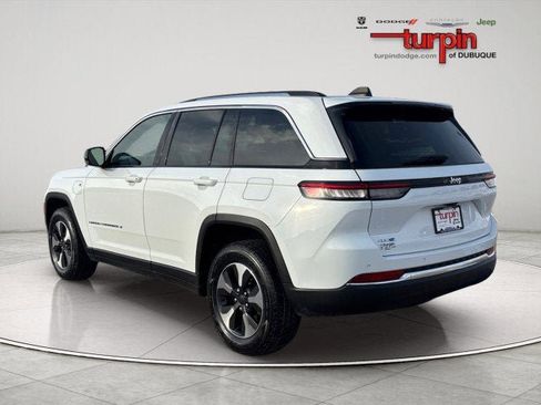 Used 2023 Jeep Grand Cherokee 4x4 image 3