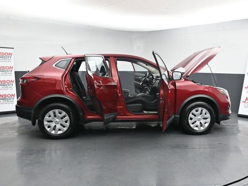 Used 2020 Nissan Rogue Sport S image 41