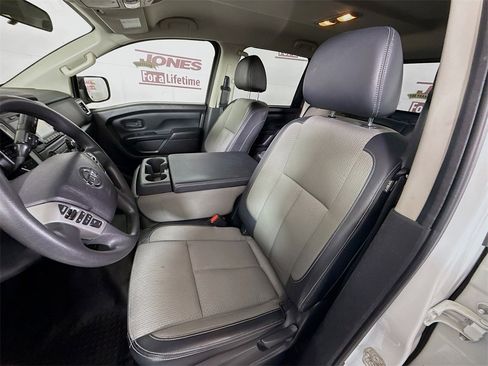 Used 2017 Nissan Titan S image 22