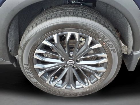 Certified 2025 Nissan Rogue SL w/ Tech Package AWD/4WD image 10