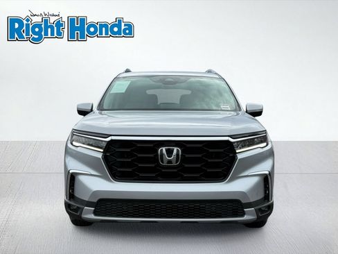 Certified 2025 Honda Pilot Touring image 5