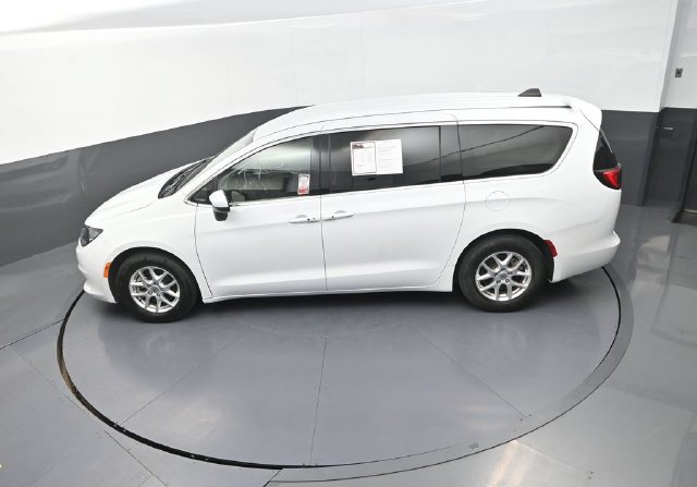 Used 2023 Chrysler Voyager LX FWD image 14