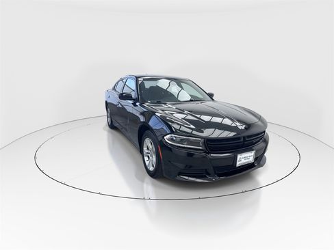 Used 2023 Dodge Charger SXT image 2