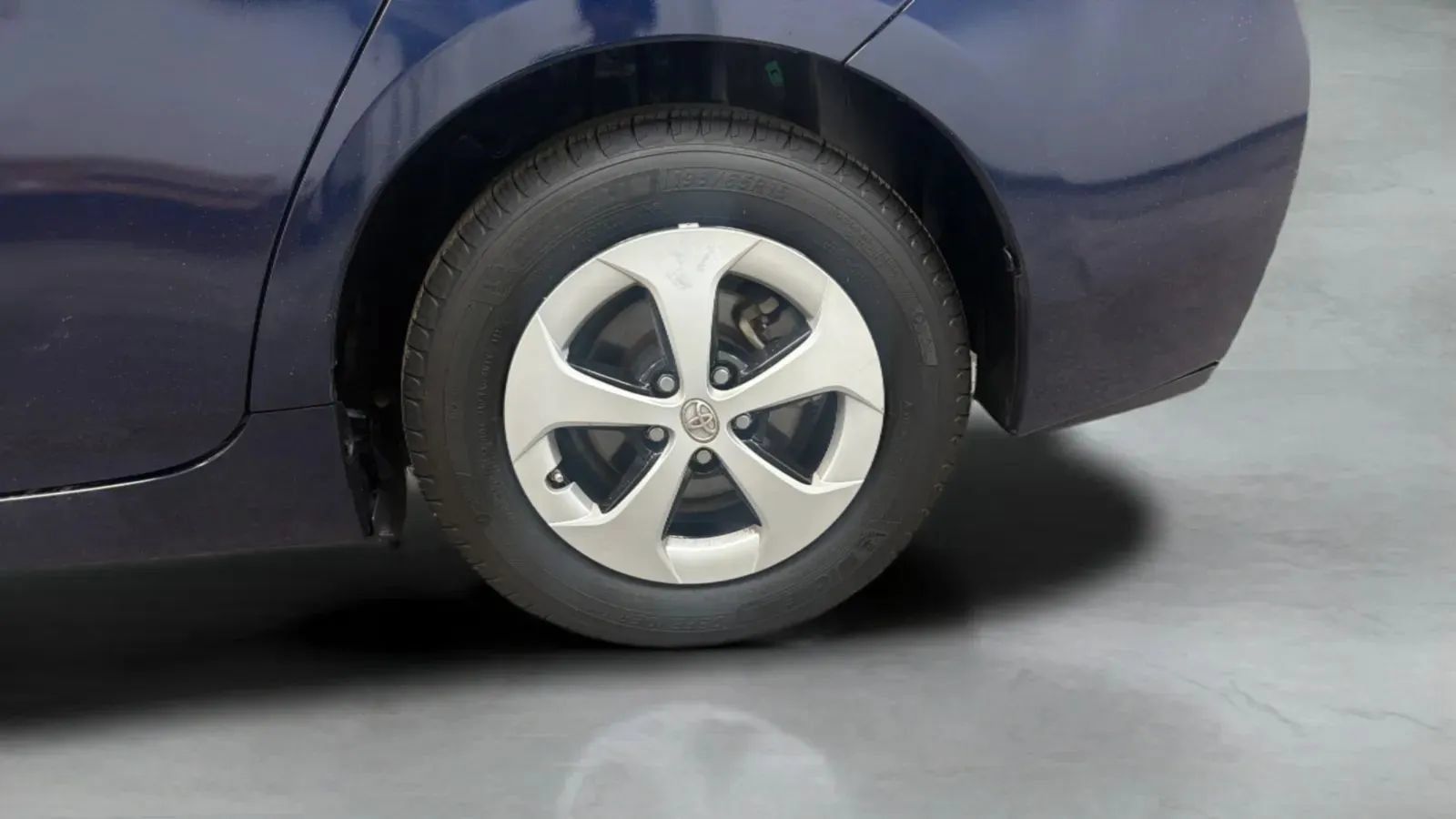 Used 2015 Toyota Prius Two FWD image 26