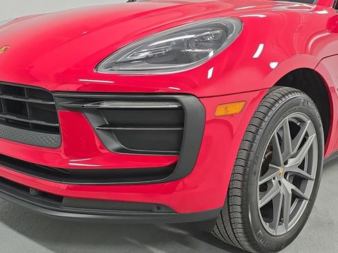 Certified 2025 Porsche Macan AWD/4WD image 11