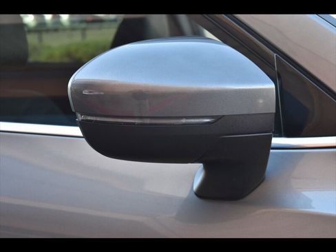 Used 2022 Nissan Pathfinder SV image 55