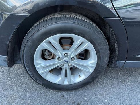 Used 2013 Ford Taurus SEL image 21