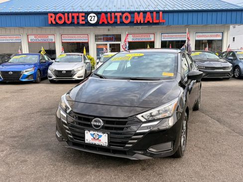 Used 2025 Nissan Versa SV FWD image 1