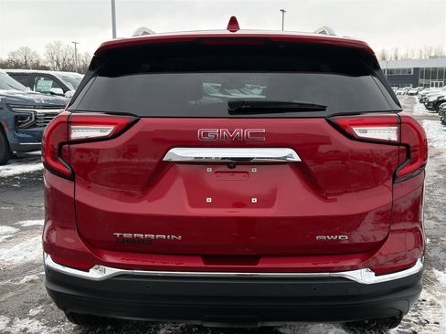 Certified 2024 GMC Terrain SLT image 7