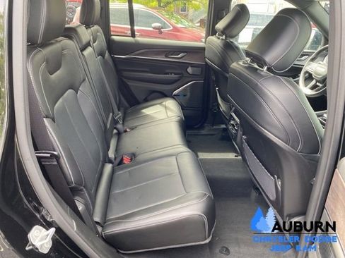 Used 2023 Jeep Grand Cherokee Overland AWD/4WD image 15