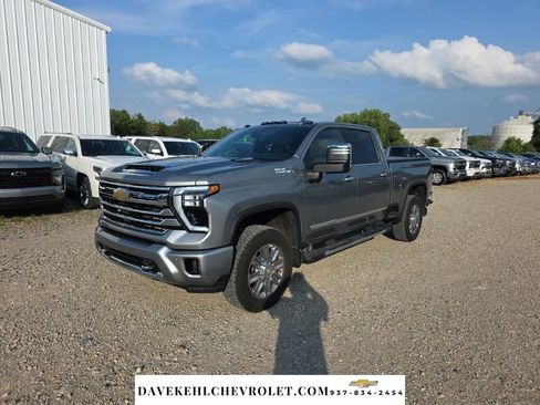 Used 2026 Chevrolet Silverado 2500 High Country w/ High Country Premium Package AWD/4WD image 1
