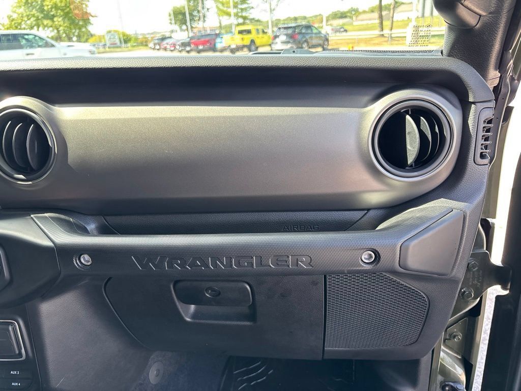 Used 2023 Jeep Wrangler Unlimited AWD/4WD image 29