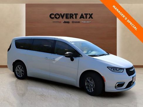 New 2026 Chrysler Pacifica Select image 6