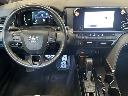 Used 2025 Toyota Camry SE FWD image 14