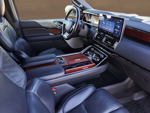 Used 2022 Lincoln Navigator L Reserve AWD/4WD image 29