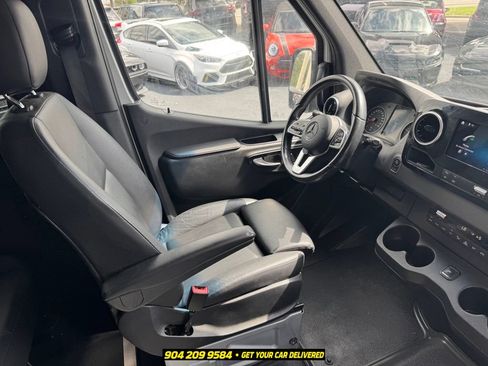 Used 2020 Mercedes-Benz Sprinter 2500 image 28