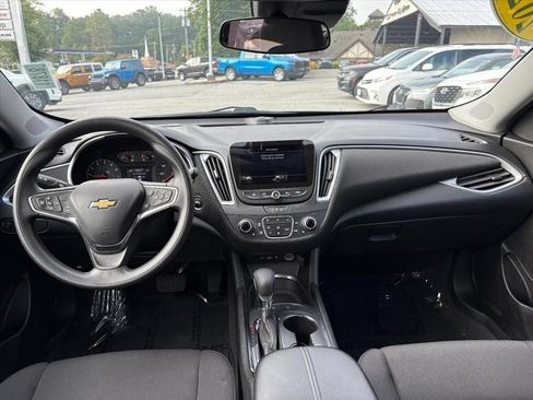 Used 2025 Chevrolet Malibu LT FWD image 8
