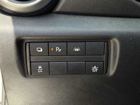 Used 2022 Nissan Versa S FWD image 21