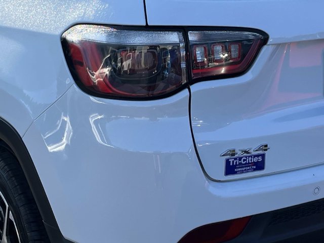 Used 2025 Jeep Compass Limited AWD/4WD image 5