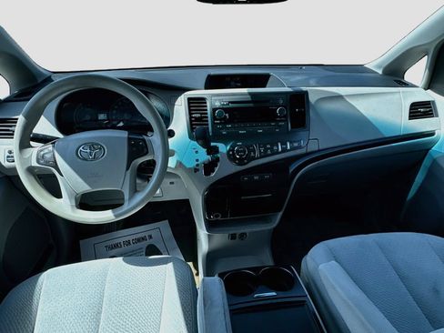 Used 2014 Toyota Sienna LE FWD image 24
