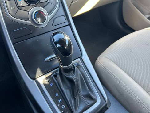 Used 2016 Hyundai Elantra SE image 27