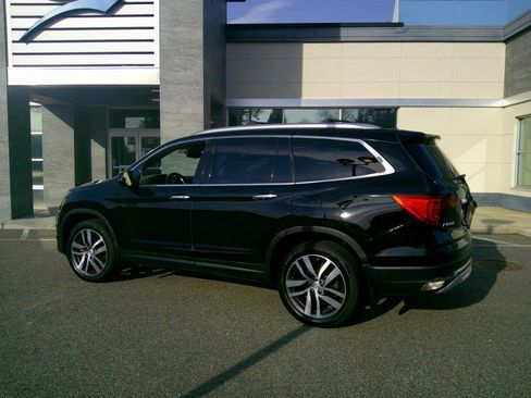 Used 2017 Honda Pilot Touring image 24