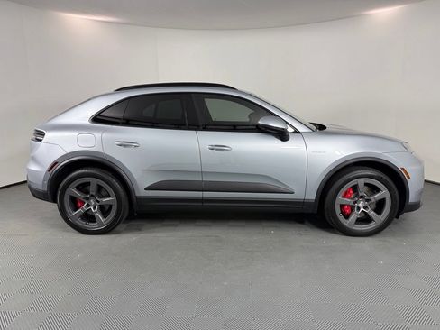 Certified 2025 Porsche Macan 4S Electric AWD/4WD image 8