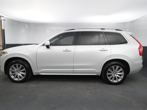 Used 2017 Volvo XC90 T5 Momentum w/ Momentum Plus Package image 2