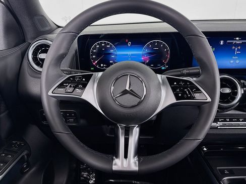 New 2026 Mercedes-Benz GLB 250 image 18