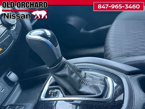 Used 2020 Nissan Rogue SV w/ Premium Package image 16