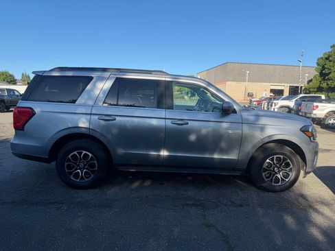 Used 2024 Ford Expedition XLT image 6