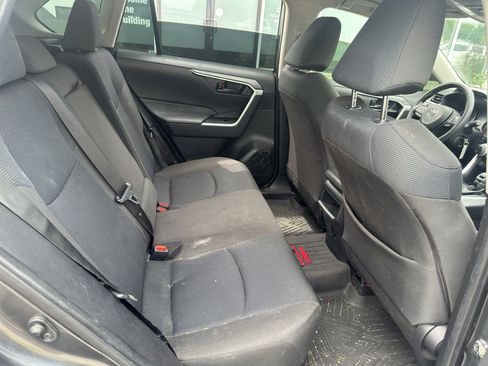Used 2021 Toyota RAV4 LE FWD image 12