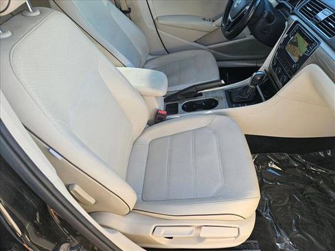 Used 2018 Volkswagen Passat 2.0T SE image 22