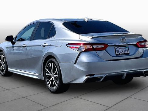 Used 2020 Toyota Camry SE w/ Convenience Package FWD image 11