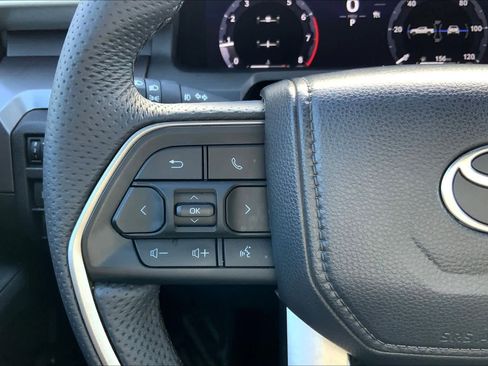 Used 2025 Toyota Tacoma TRD Off-Road image 24