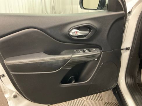 Used 2016 Jeep Cherokee Limited FWD image 15