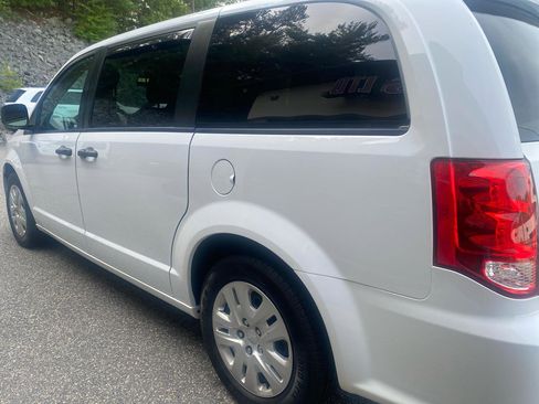Used 2019 Dodge Grand Caravan SE w/ UConnect Hands-Free Group FWD image 32