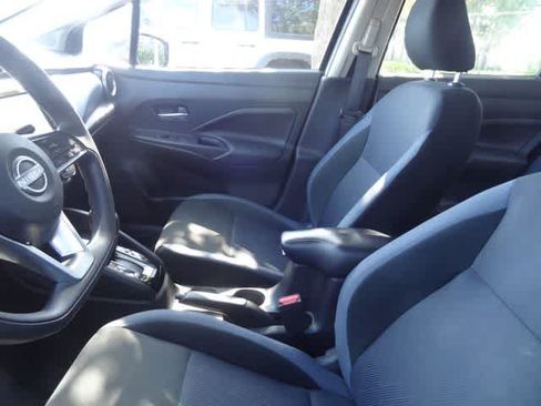 Used 2025 Nissan Versa SV FWD image 7
