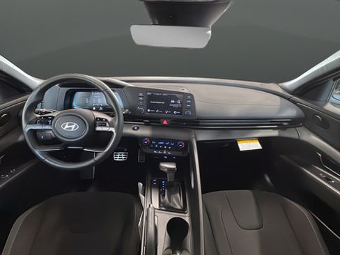 Certified 2025 Hyundai Elantra Sport FWD image 11